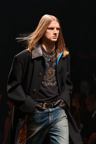 Look 32